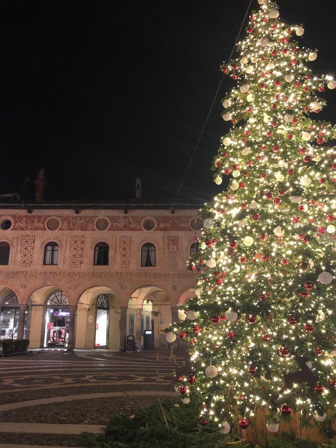 Emma Home Adiacente Alla Piazza Ducale Виджевано Екстериор снимка