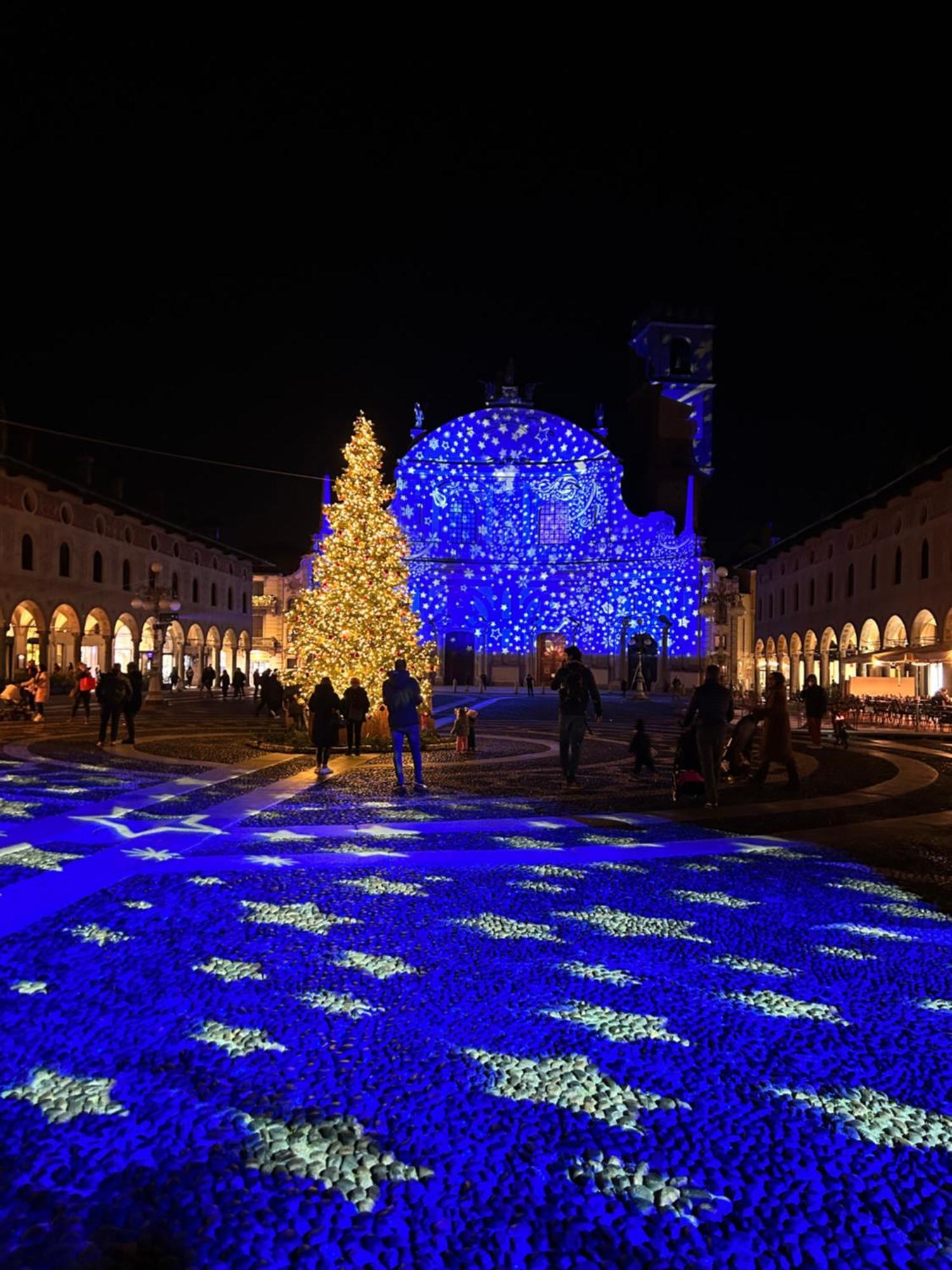 Emma Home Adiacente Alla Piazza Ducale Виджевано Екстериор снимка