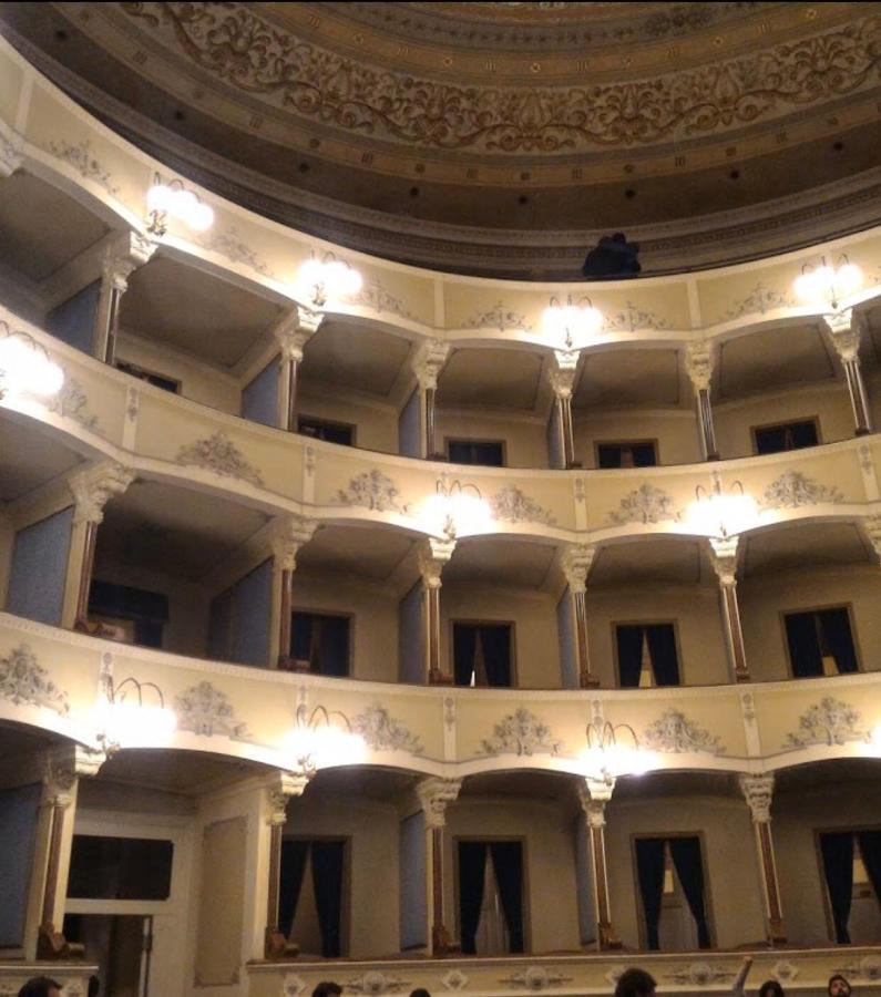Emma Home Adiacente Alla Piazza Ducale Виджевано Екстериор снимка